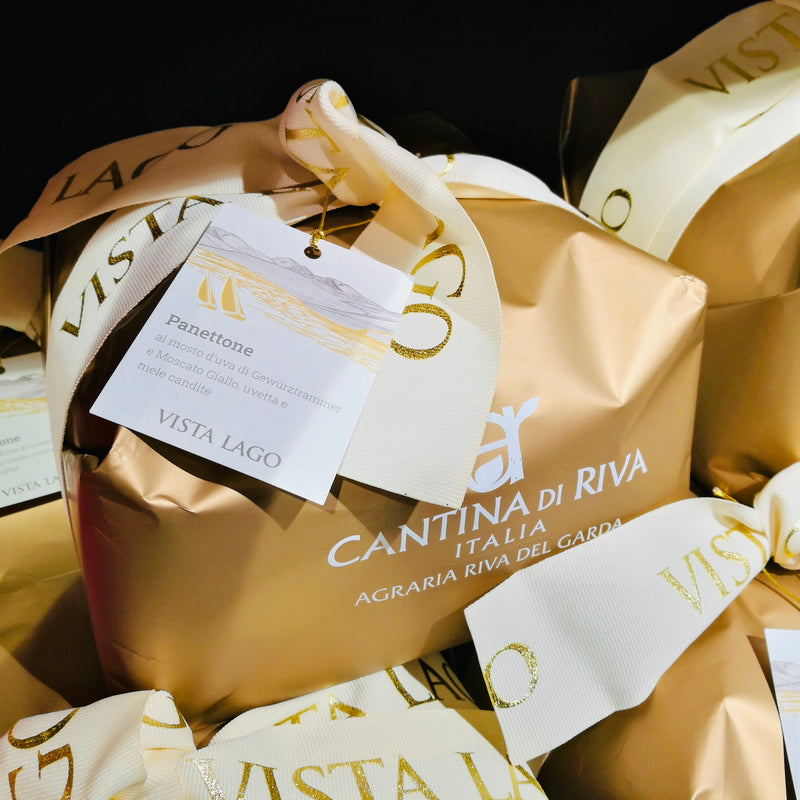 Itališkas Panettone pyragas su Gewurtzraminer vynu, razinomis ir cukruotais obuoliais 1 kg